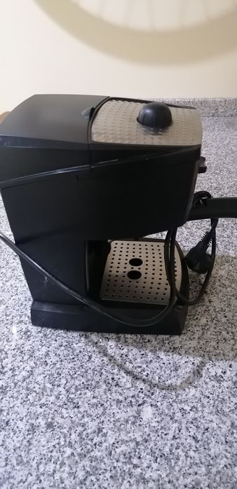 Máquina de café expresso pastilhas marca delonghi EC155