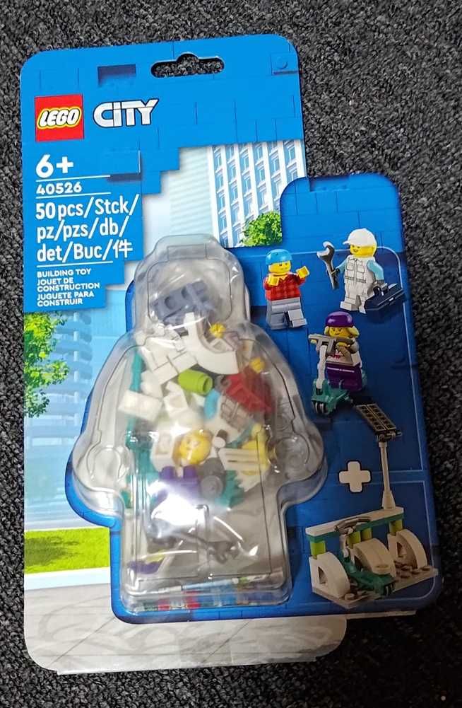 LEGO 40526 City - Elektryczne hulajnogi i ładowarka