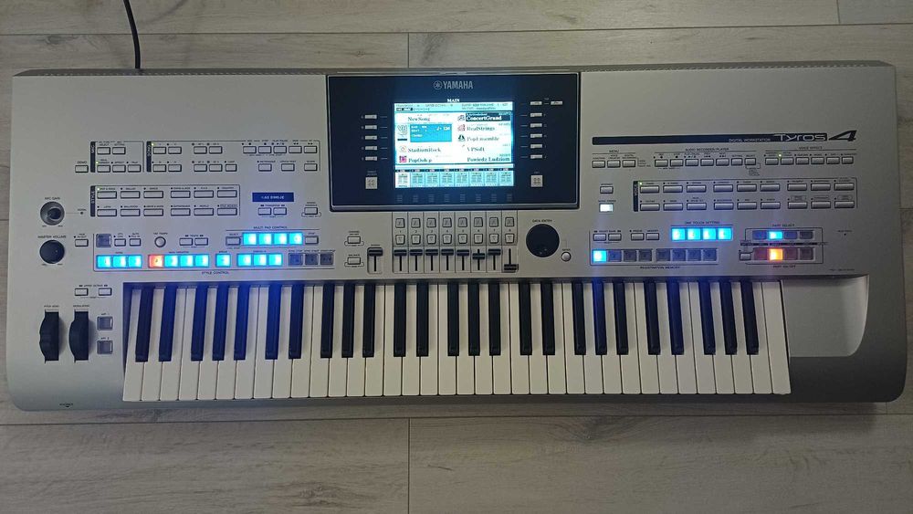 Yamaha Tyros 4 + głośniki + futerał + dodatki