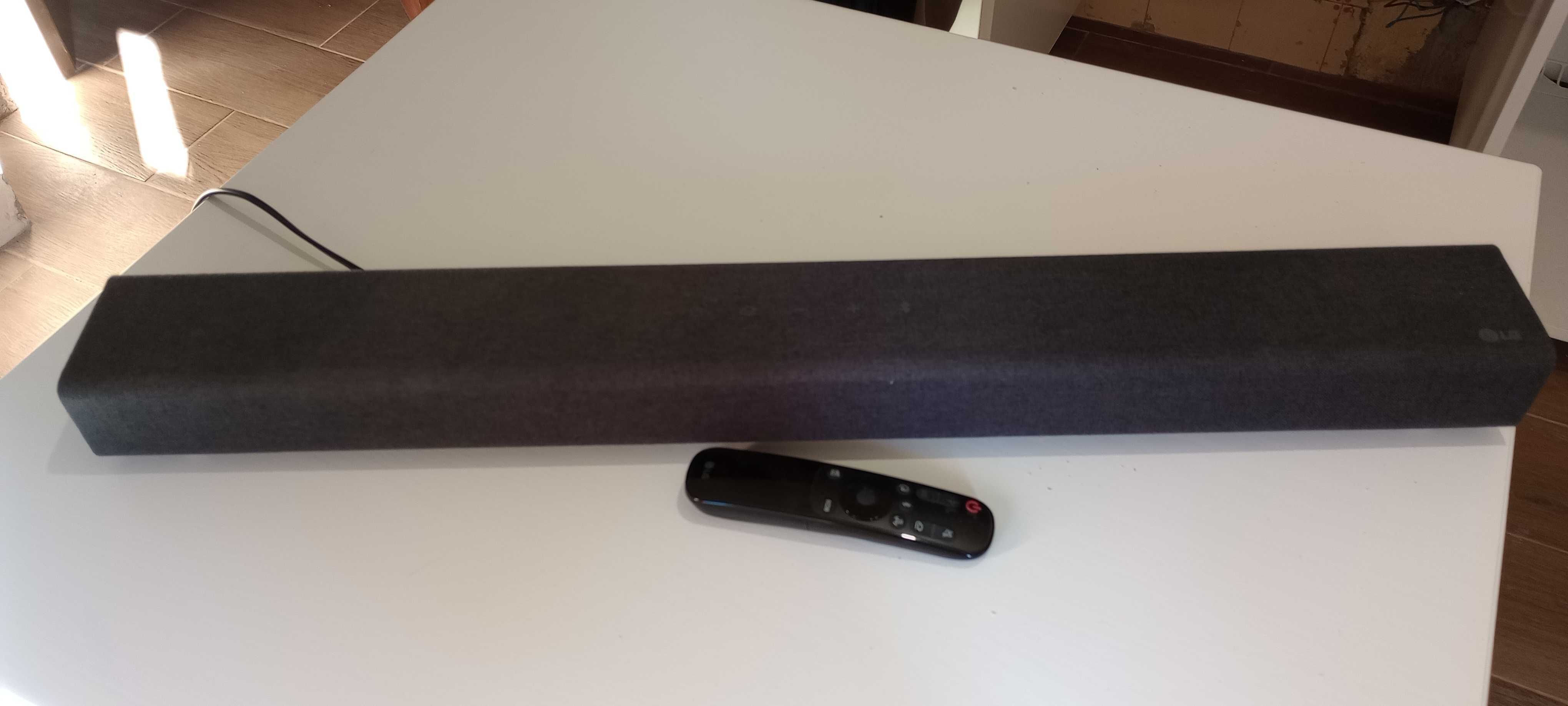 Sound bar LG preto com bluetooth e controle