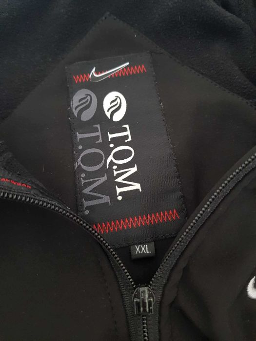 Lekka kurtka Nike z chowanym kapturem