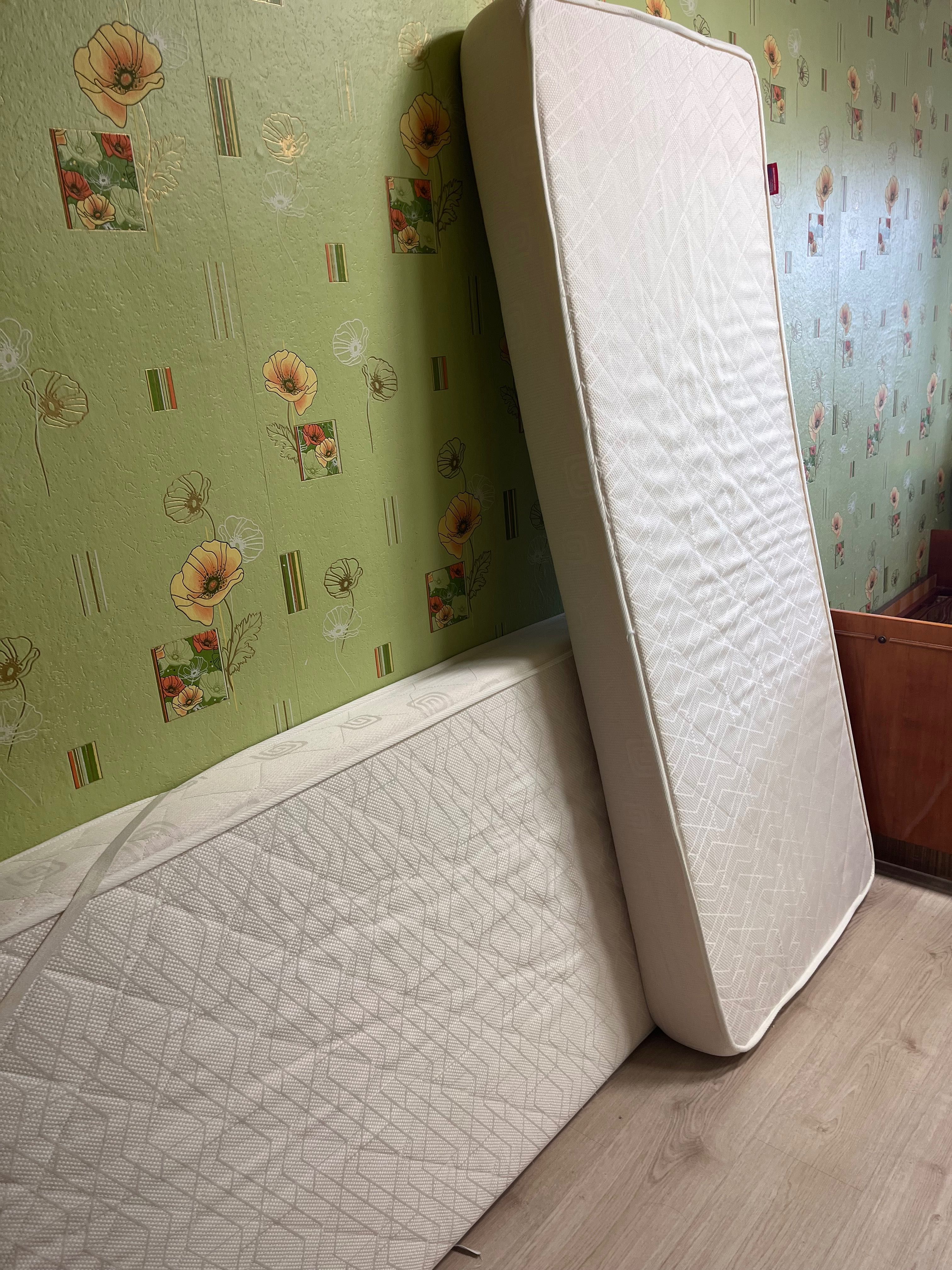 Продам 2 матраци+ліжка в подарунок