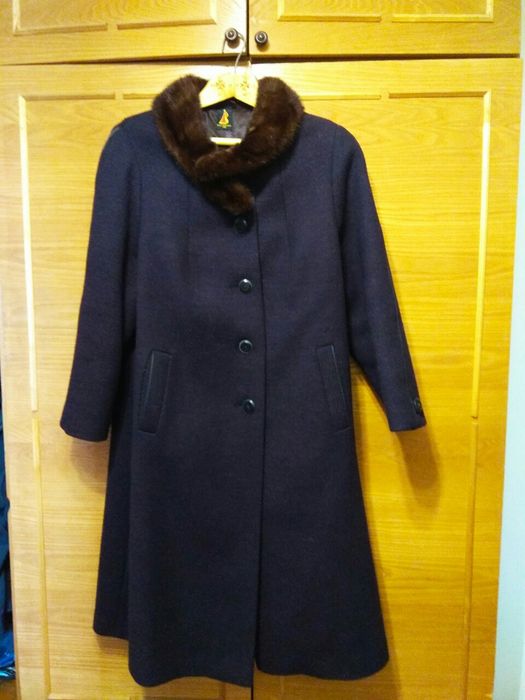 Пальто зимнее с норковым воротником