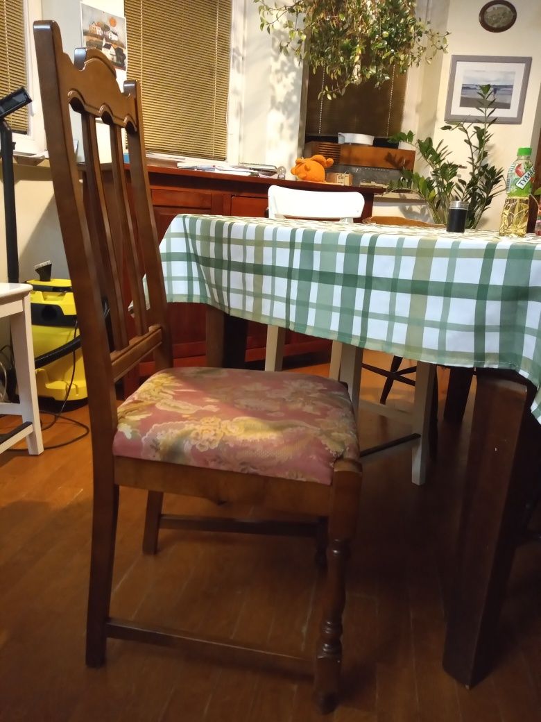 Drewniane krzesła z tapicerowanym siedziskiem Swarzędz 6 sztuk