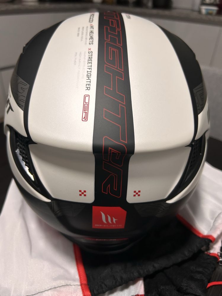 Capacete MT Helmets Streetfighter