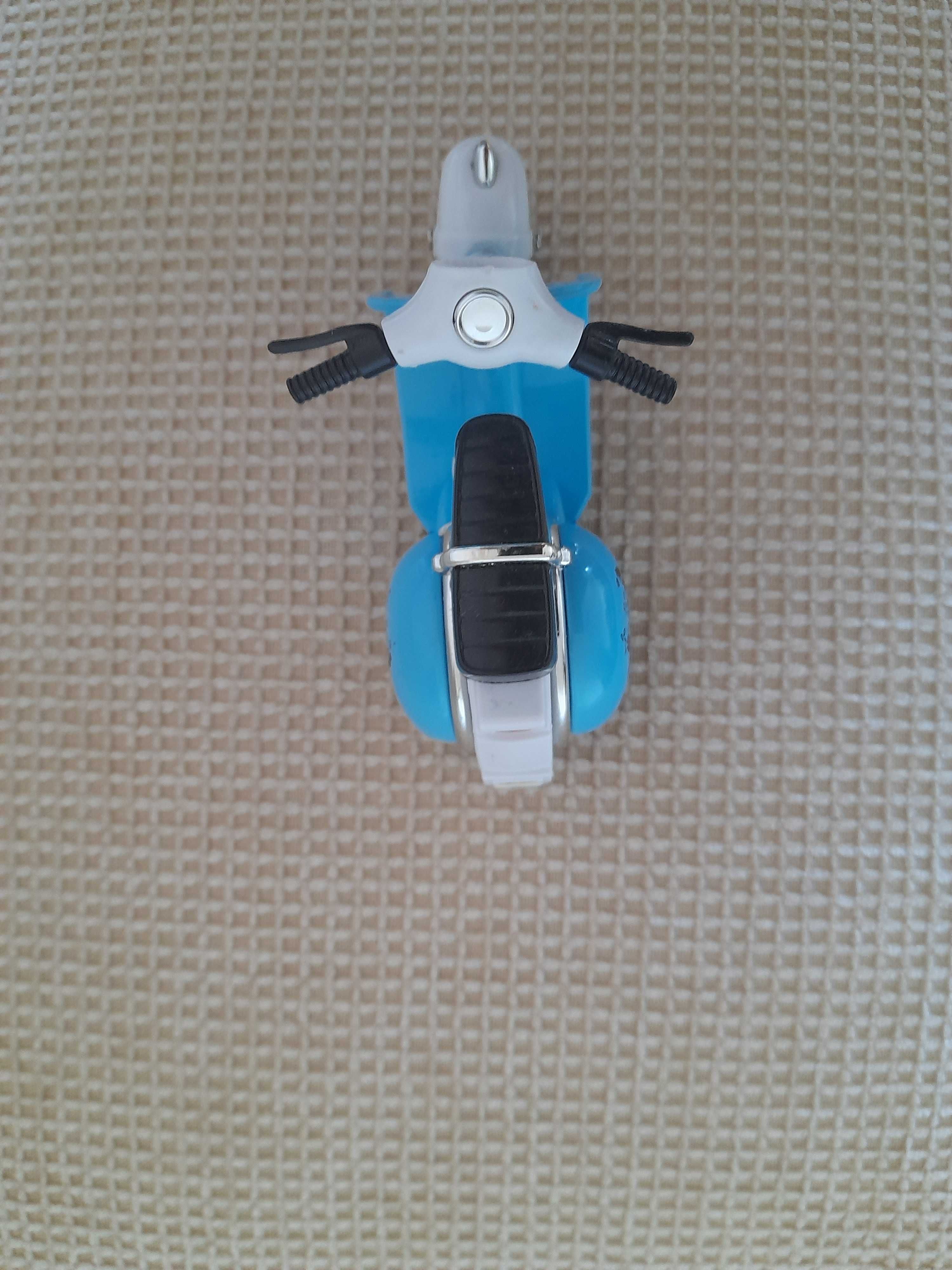 Resorak Motocykl Metalowy dl. 11 cm trzykołowy