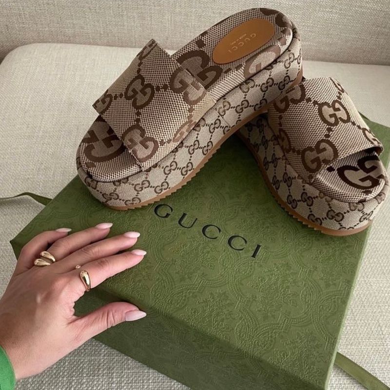 Chinelos Gucci Novos