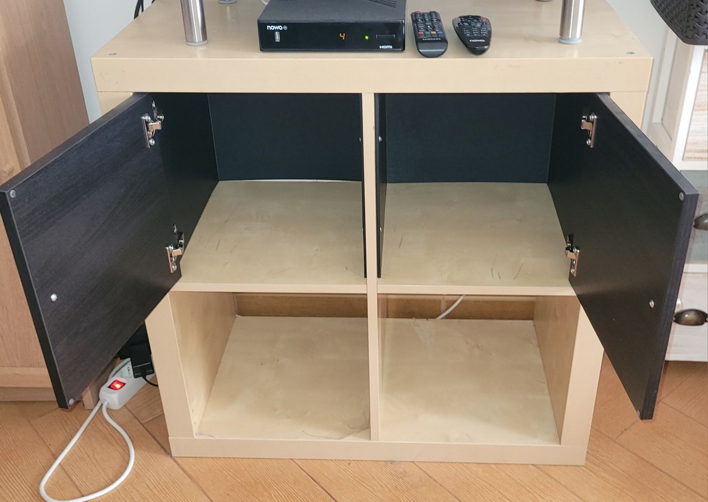 Estante kallax com 2 portas
