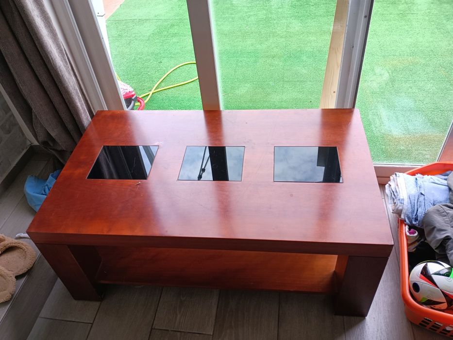 Vendo mesa de sala de estar em mogno