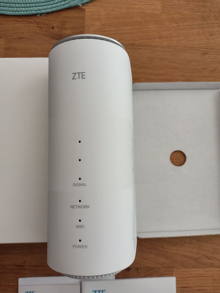 Router stacjonarny 5G LTE ZTE MC888