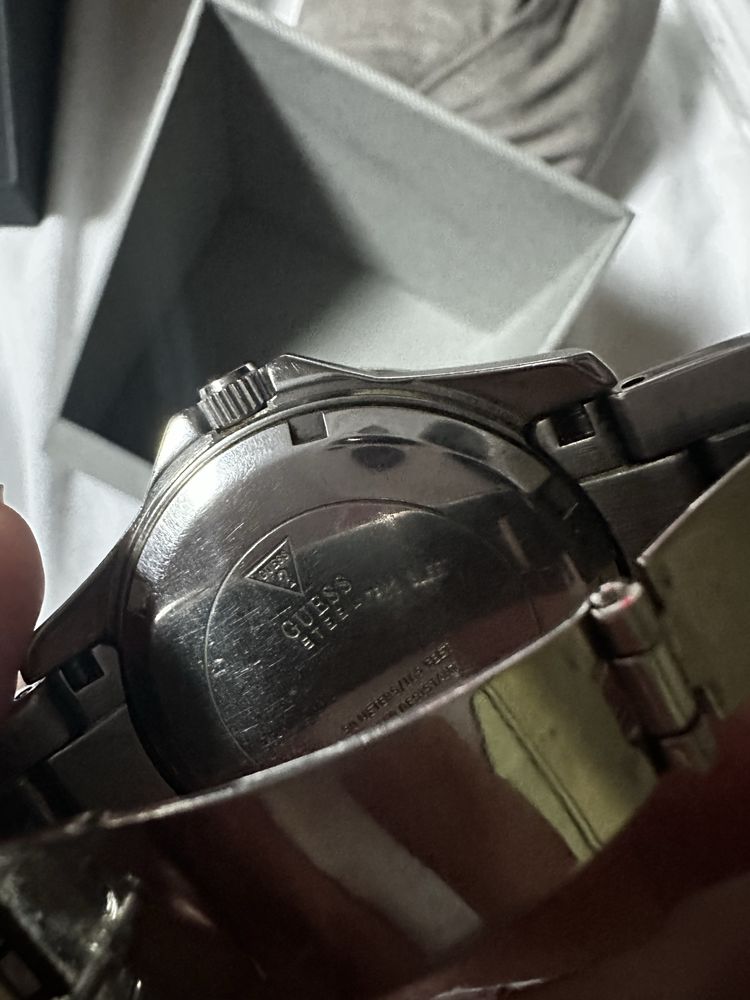 Продам годинник жіночий GUESS