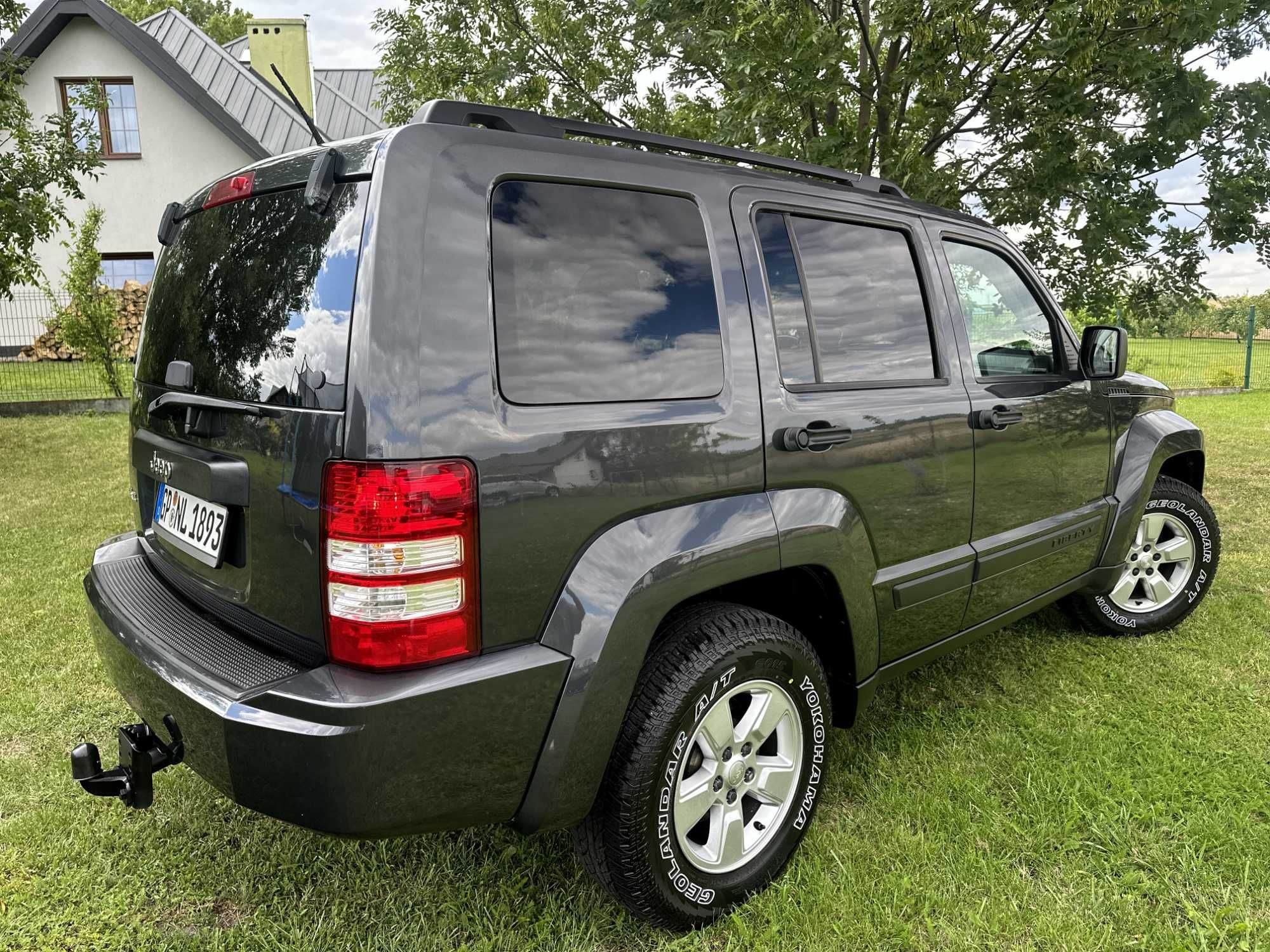 JEEP CHEROKEE LIBERTY 3.7 V6 205PS 4x4 Klima Hak Trail A/T 16" ŚLICZNY