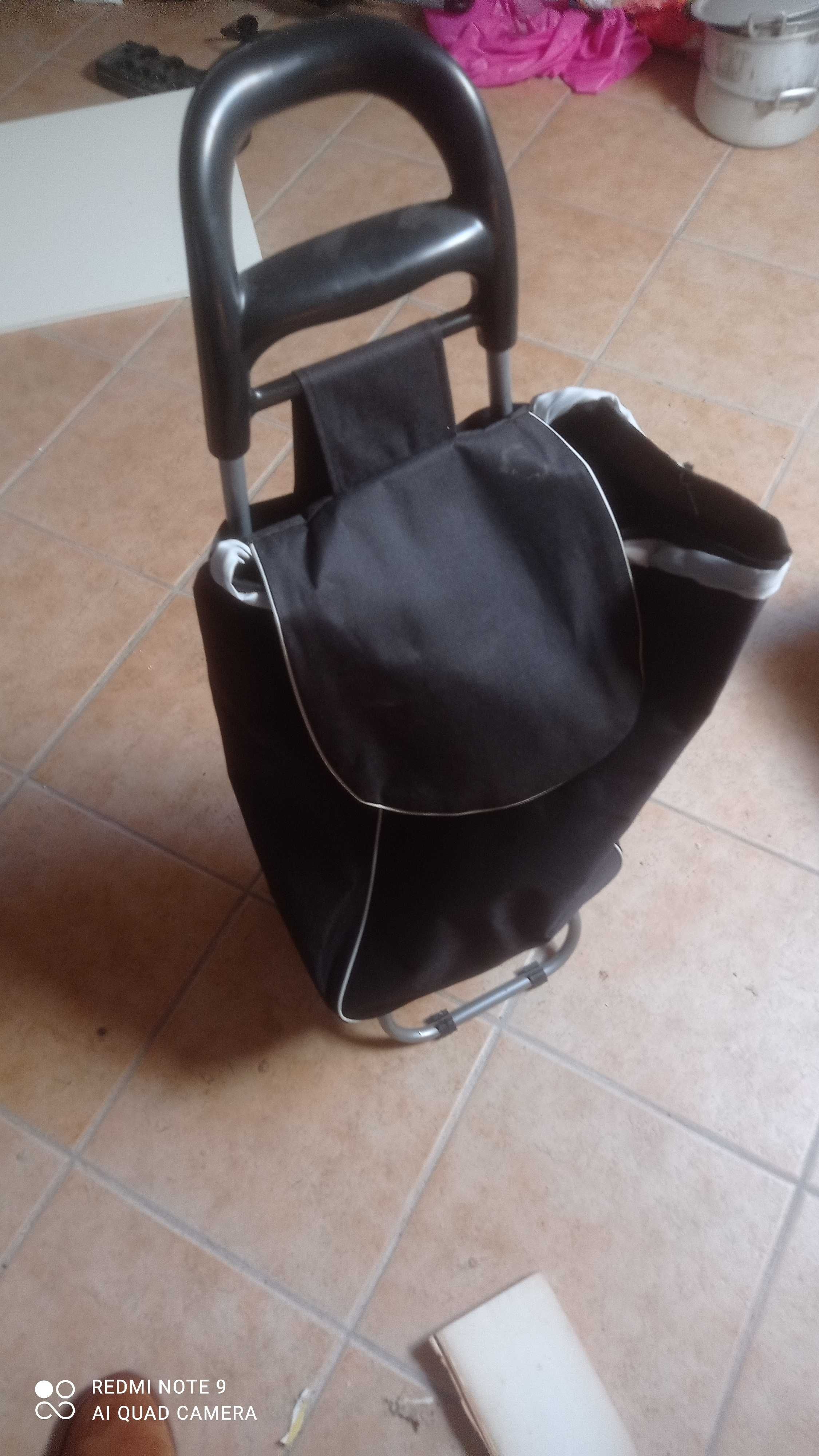 Mala com rodas para fazer compras
