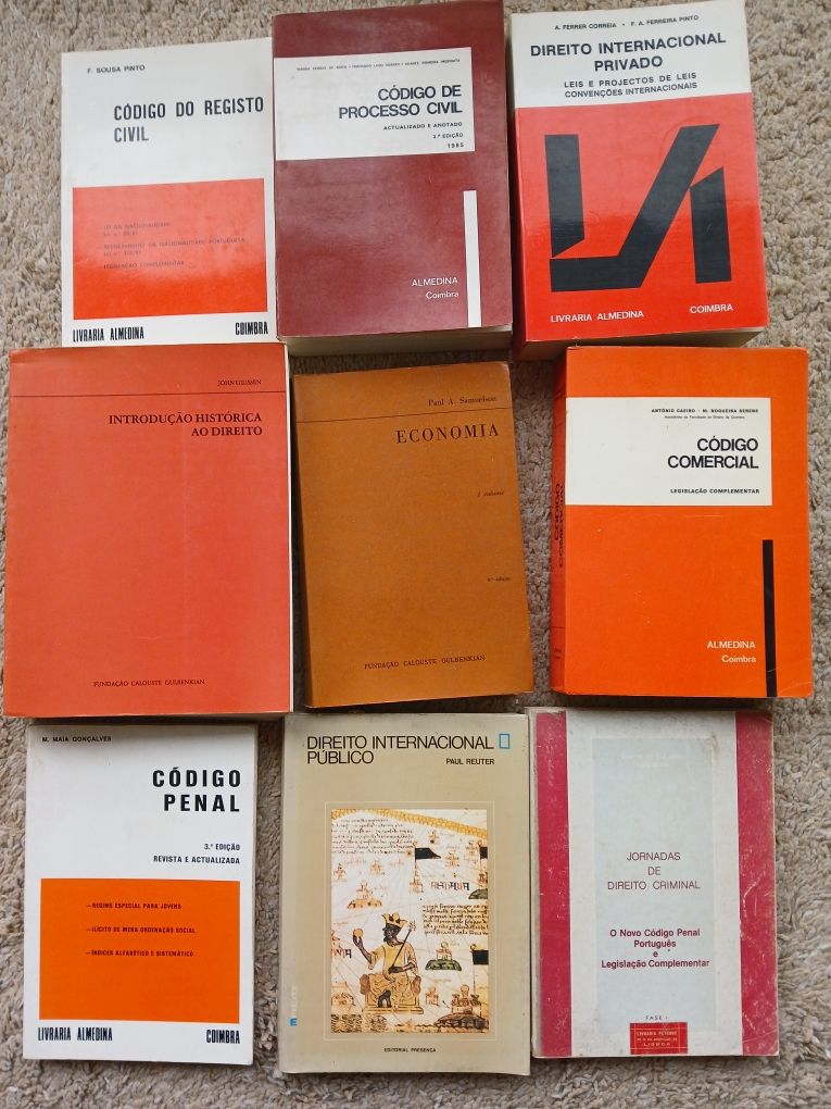 Lote de livros de direito