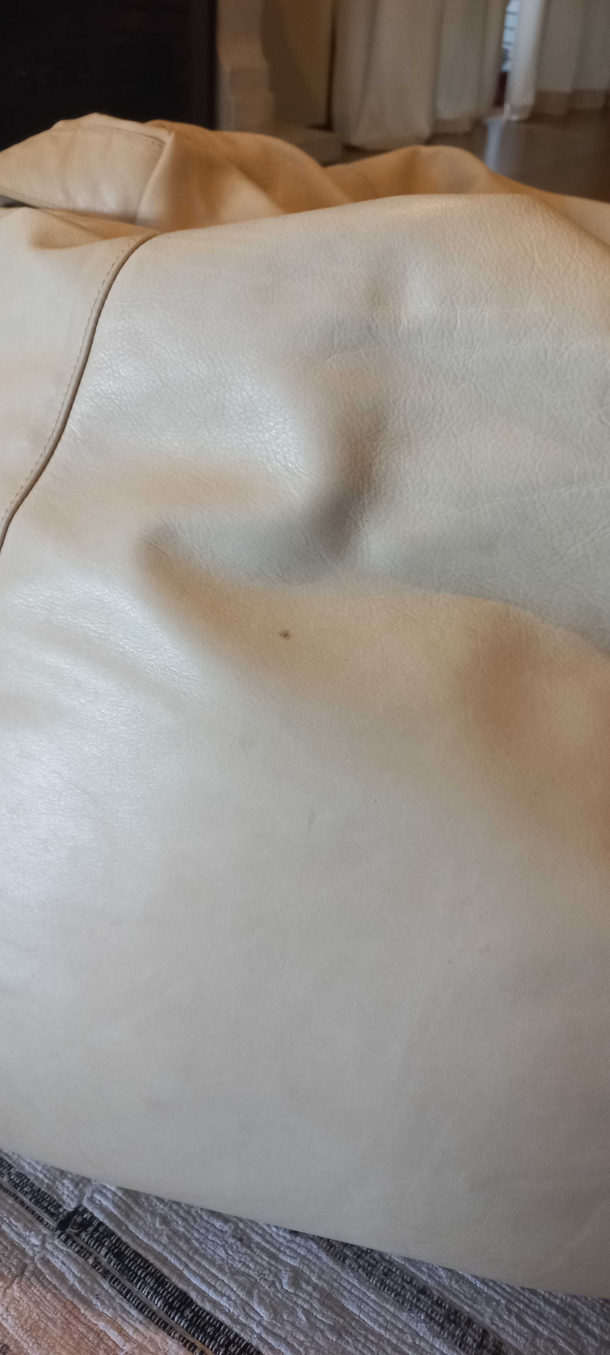 Puff beje em pele genuína
