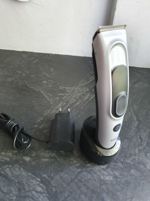 Nowa bezprzewodowa akumulatorowa maszynka do strzyzenia brauna