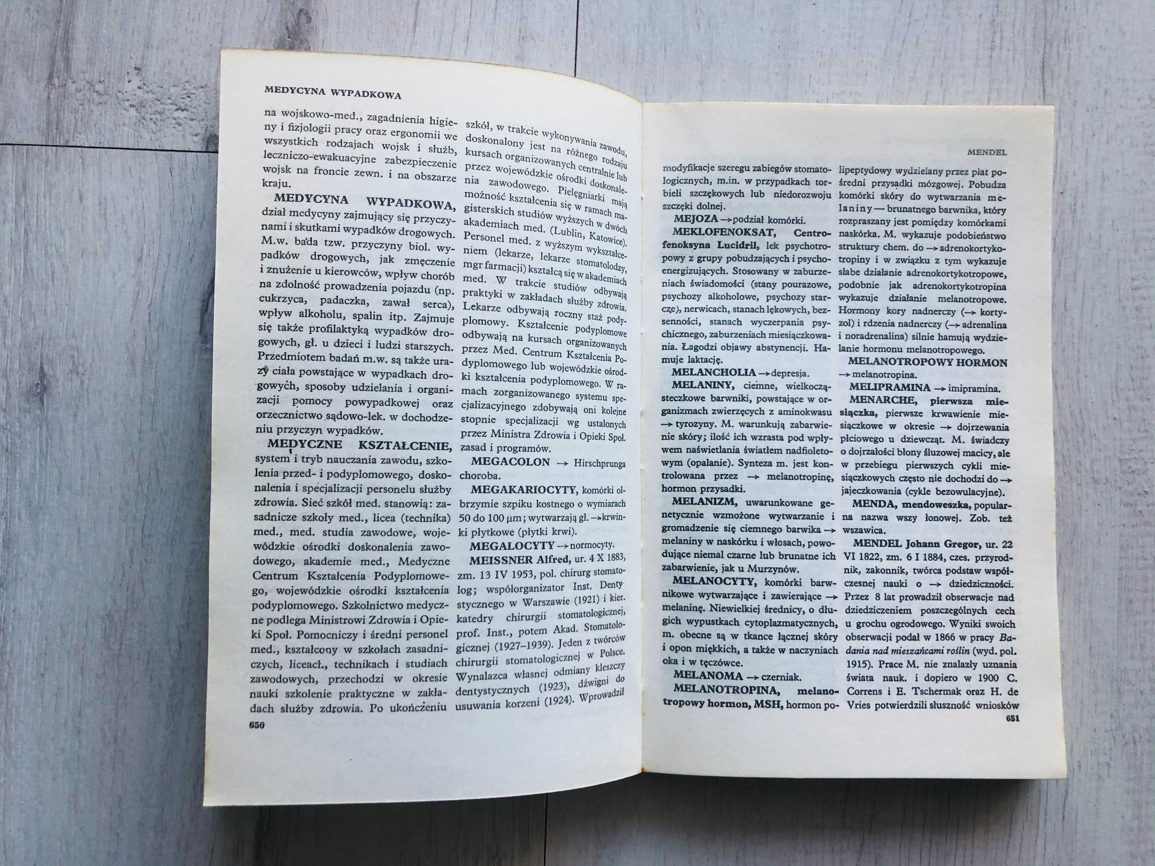 Mała encyklopedia medycyny 3 tomy PWN medycyna książka