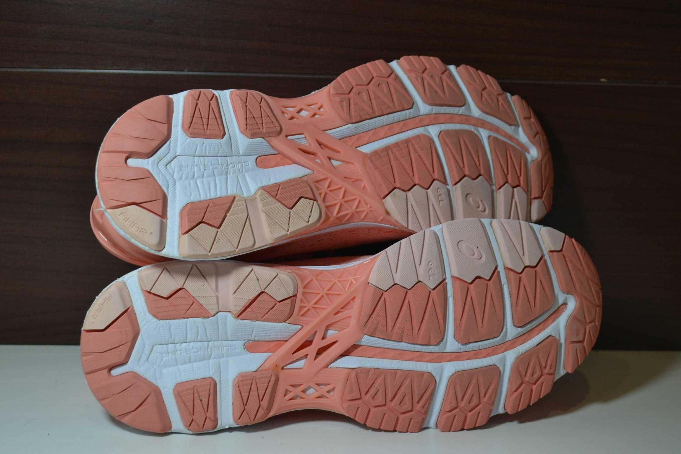 кроссовки для бега 40р  asics gel-kayano 24 женские фитнес