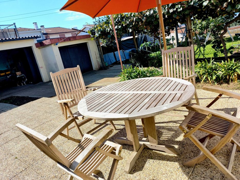 Mesa em madeira de jardim