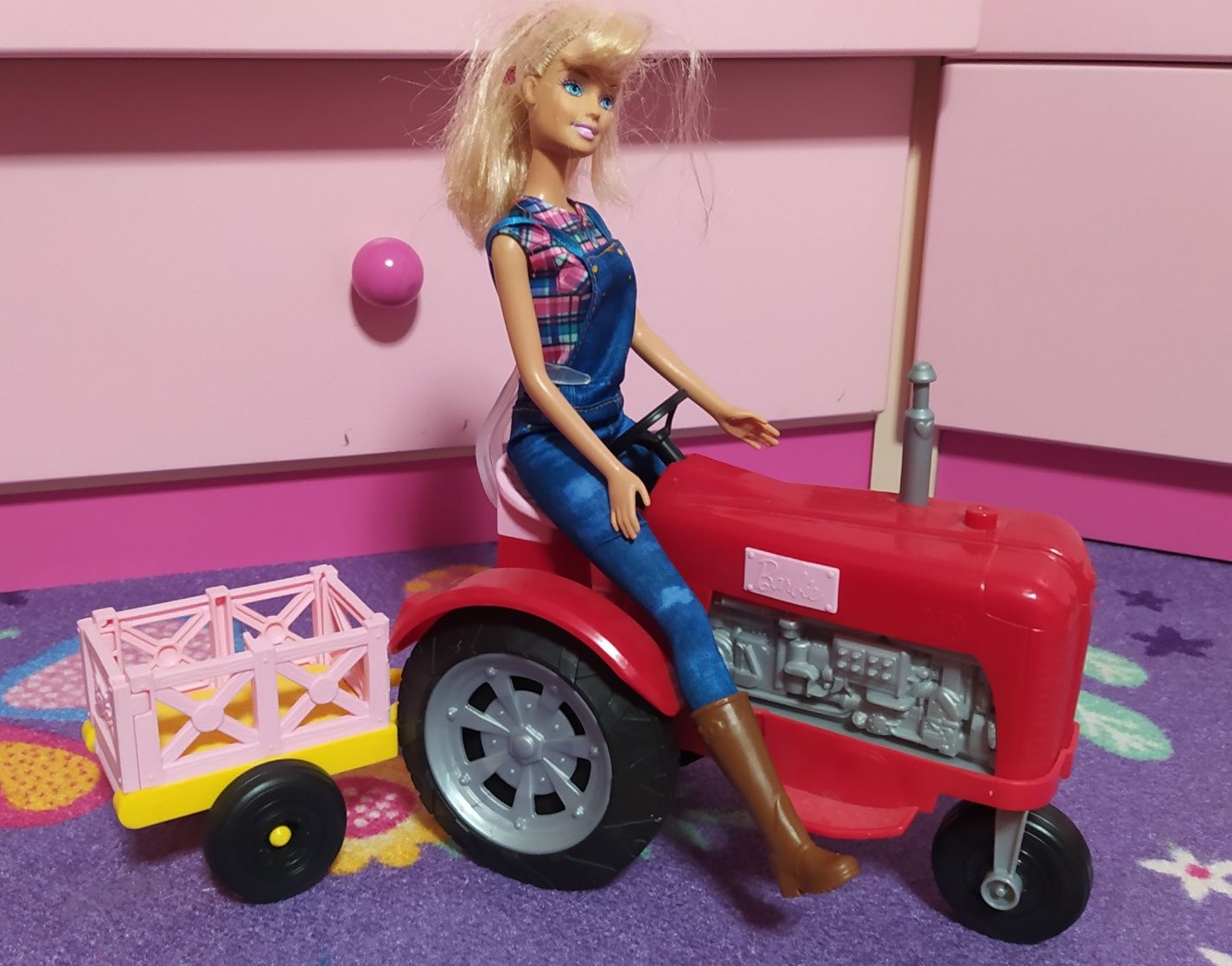 Barbie farmerka na traktorze