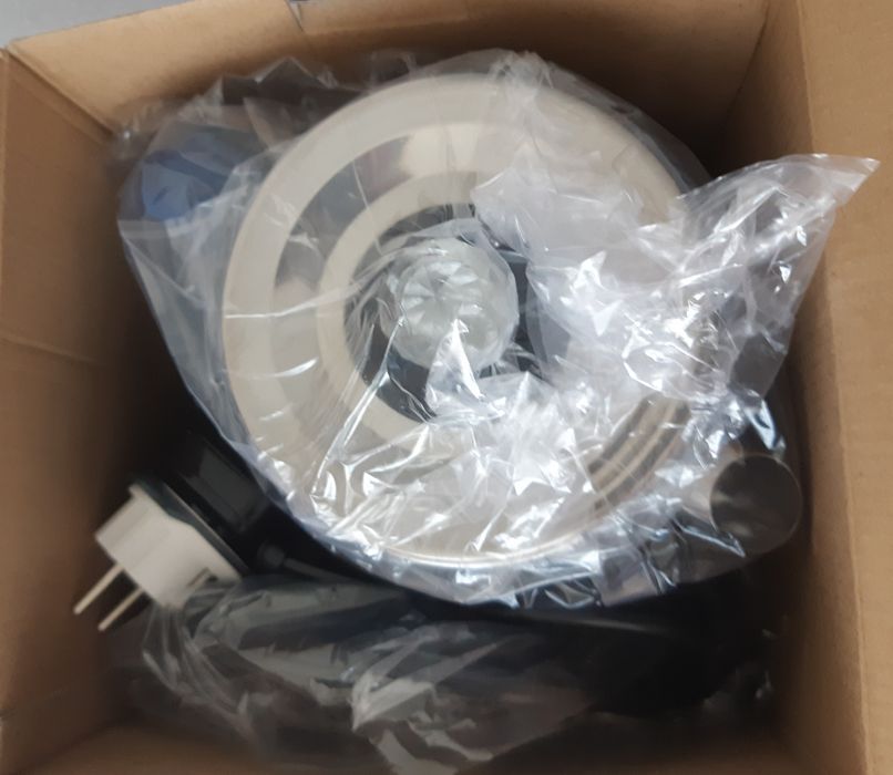 ЧАЙНИК электрический -- объёмом 1,8 л.