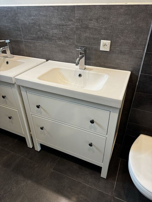 Zestaw szafek lazienkowych z umywalkami