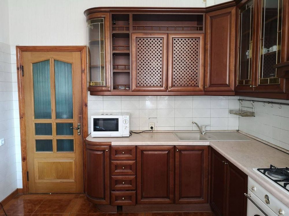 Вул. Євгена Чикаленка ( Пушкінська ),31-в, охайна 2 к.кв., 80 кв.м