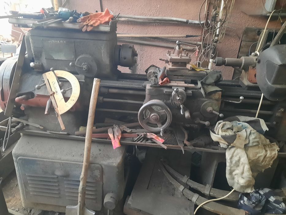 Станок токарний продам