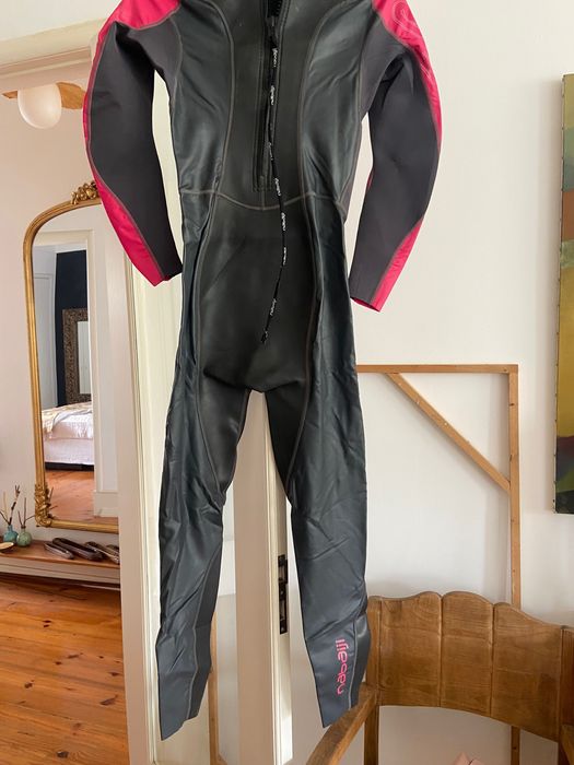 Fato mergulho mulher praticamente novo