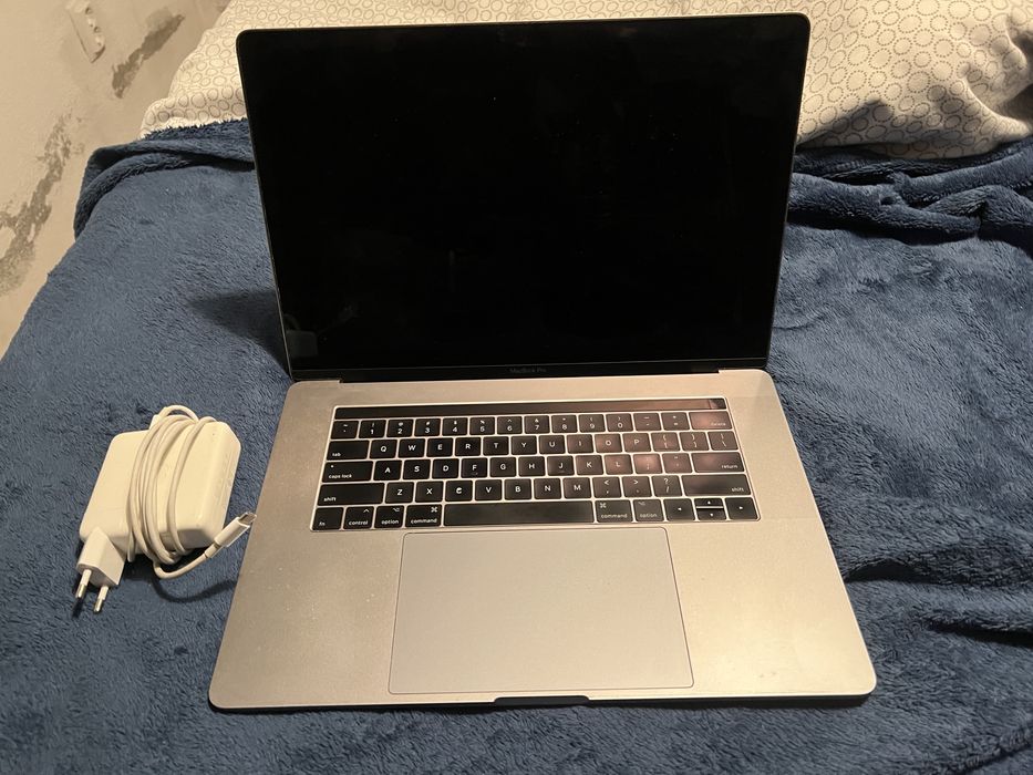 Apple Macbook pro 15” 2017 para peças. Não liga.