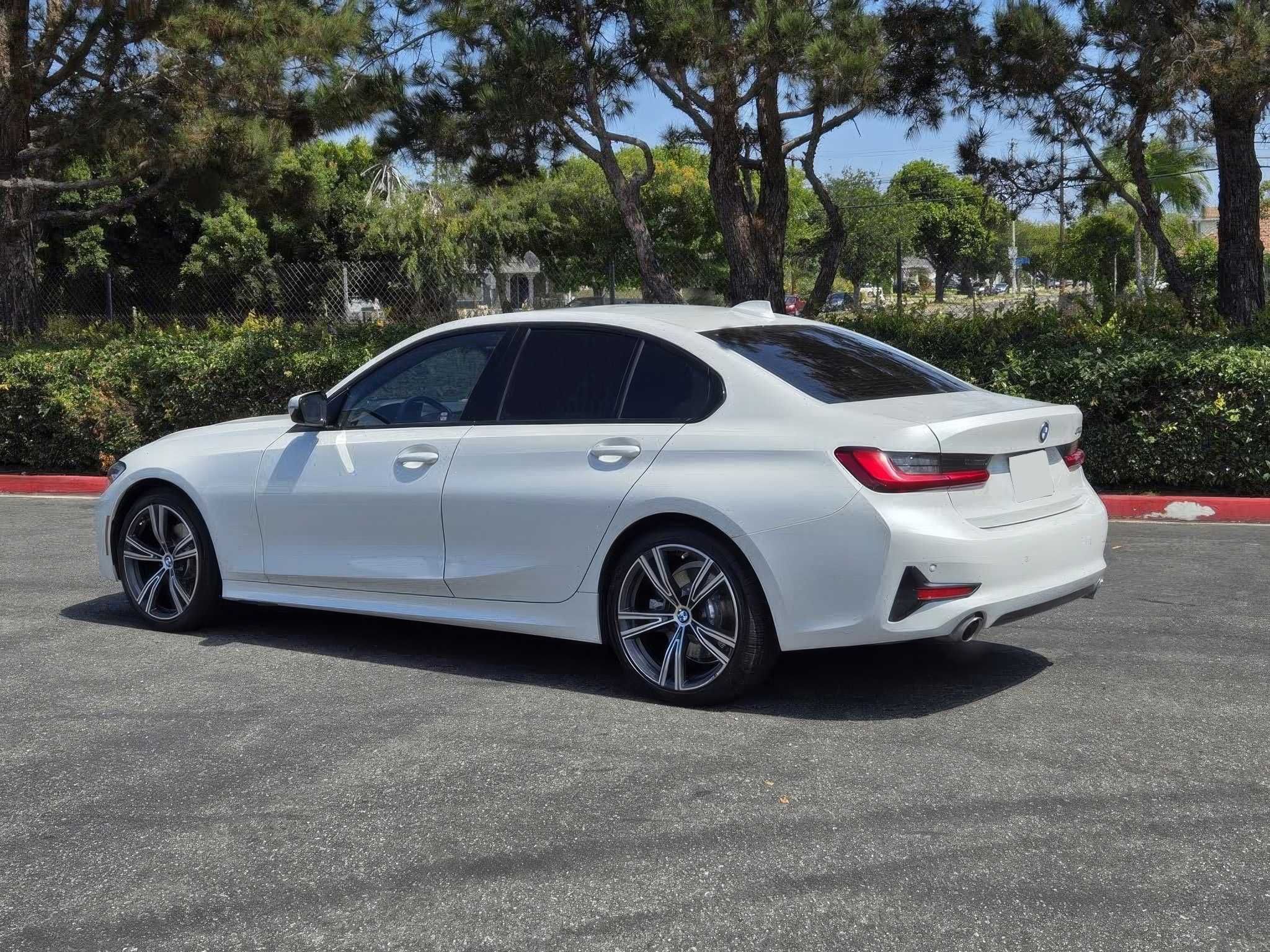 2022   BMW   330i