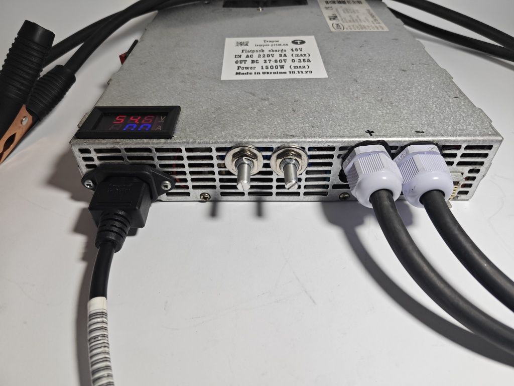 Регулируемое зарядное устройство Flatpack 48V 1500W (17-60V 0-28A)