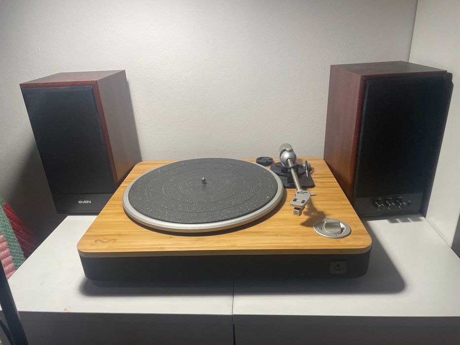 gramofon z głośnikiem w doskonałym stanie