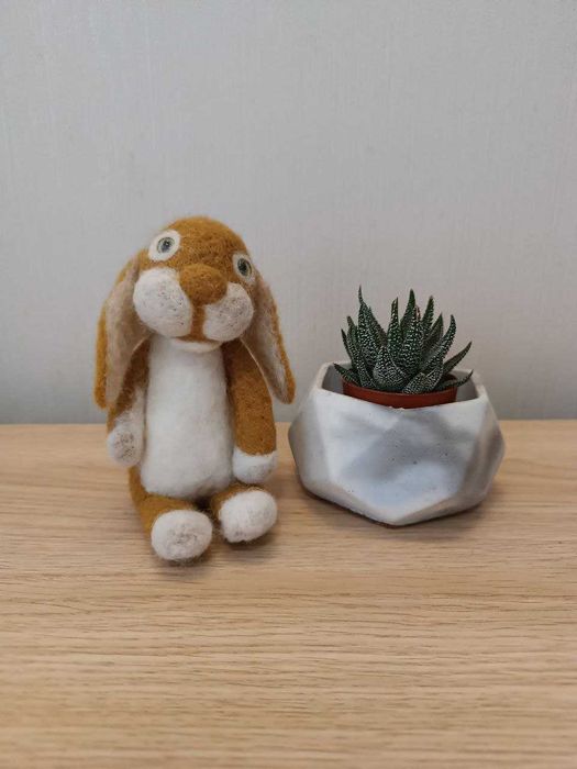 Іграшка заєць з вовни