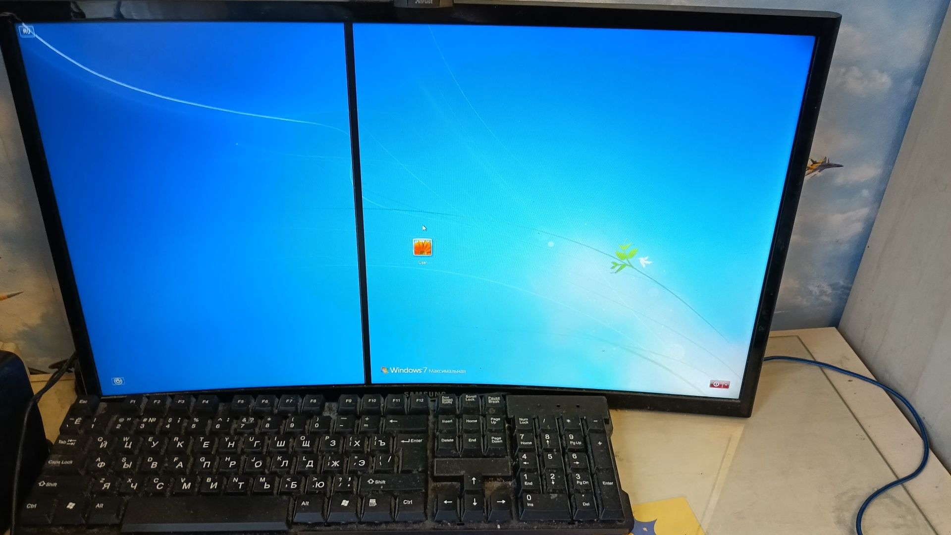 Монітор 23.5" Samsung Curved C24F396F (LC24F396FHIXCI)