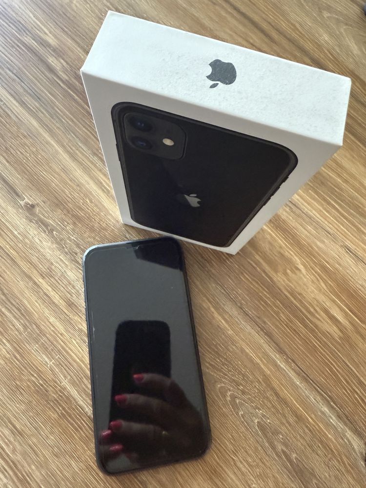 IPhone 11  uzytkowany przez trzy lata
