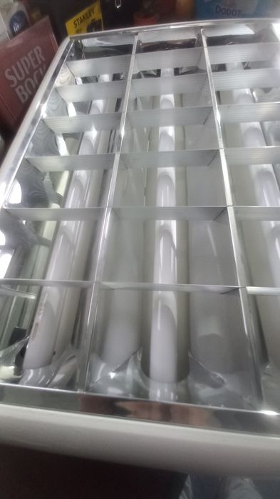 Candeeiro teto 4 fluorescentes