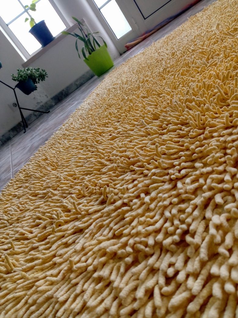 Carpete amarelo claro 1x1,5m