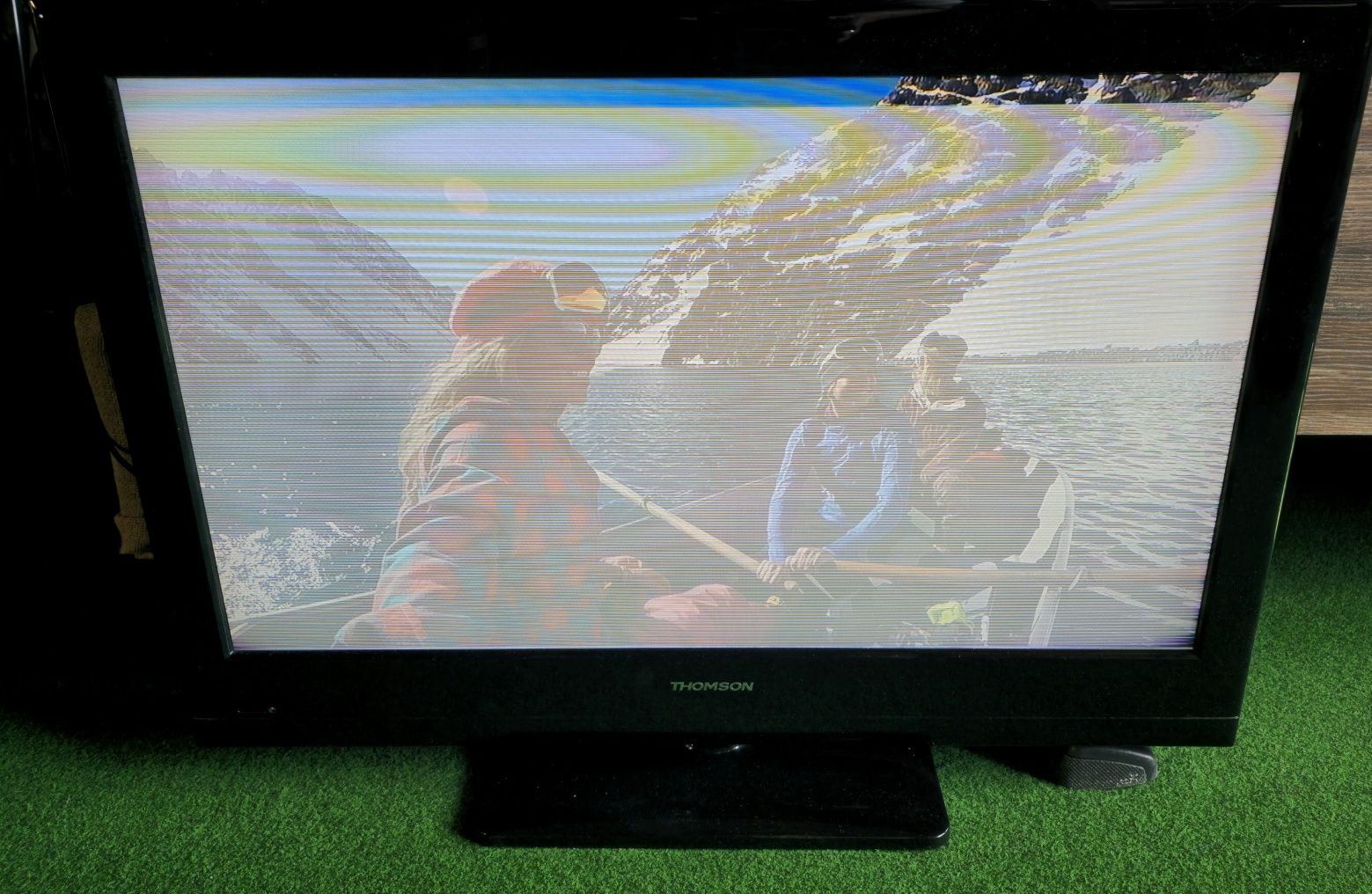 Telewizor Thomson 32HS3246C - 32 cale - uszkodzony - Brak pilota