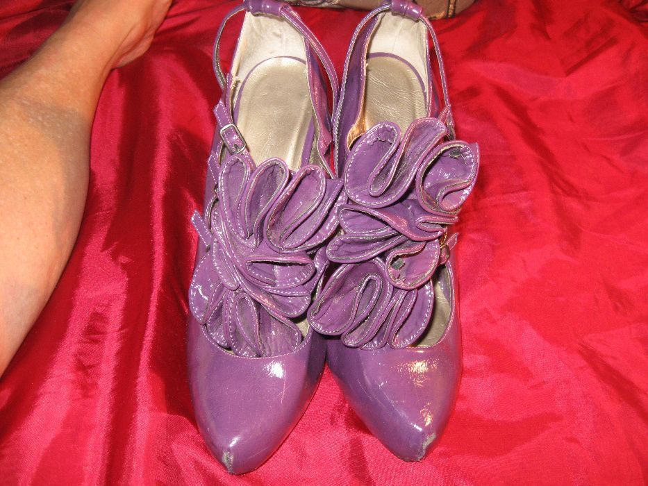 Туфли лабутены фиолетовые лаковые Р.40,5-40 ст.26см