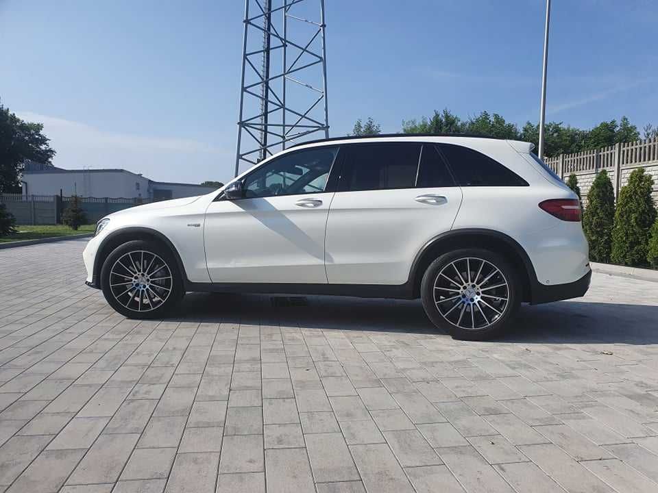 Auto do Ślubu Białe MERCEDES GLC AMG Nowoczesne Szybkie i Eleganckie