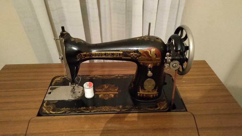 Vendo máquina de costura marca Singer