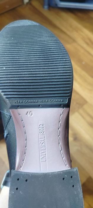 Продам женские зимние сапоги новые