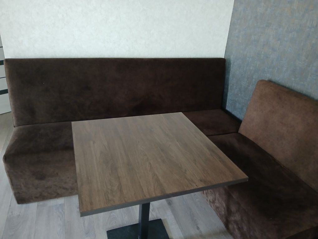 Продам Стіл 70×70 1800