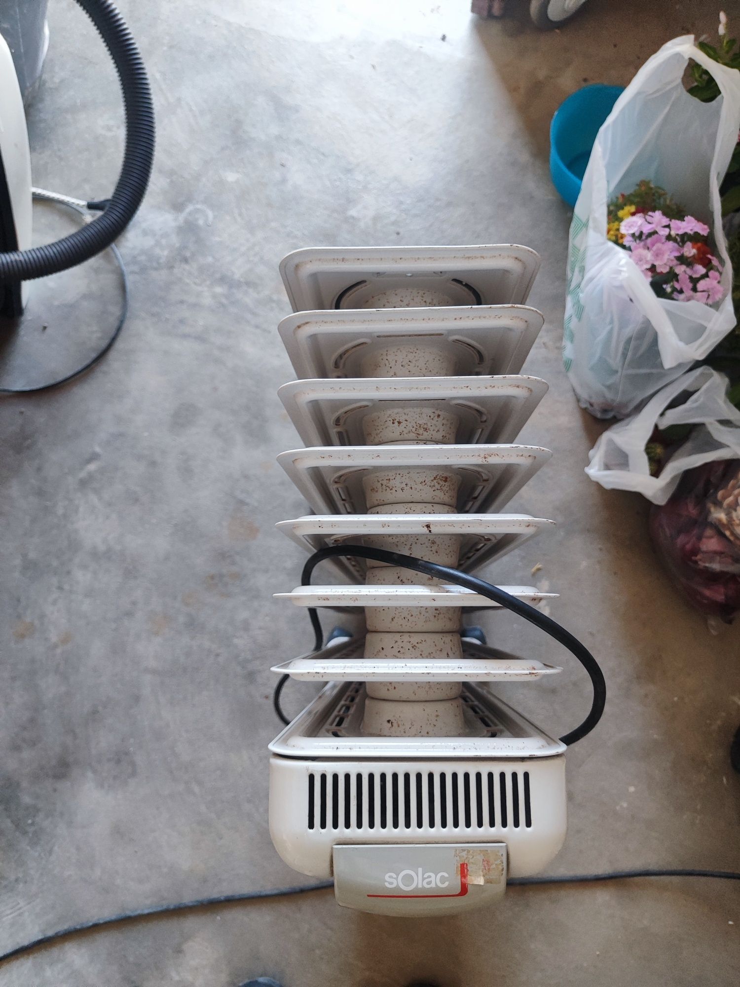 Aquecedor a óleo Solac sem ficha. Fio eléctrico cortado