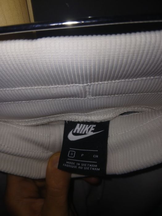 Oryginalne białe spodnie Nike, rozmiar S