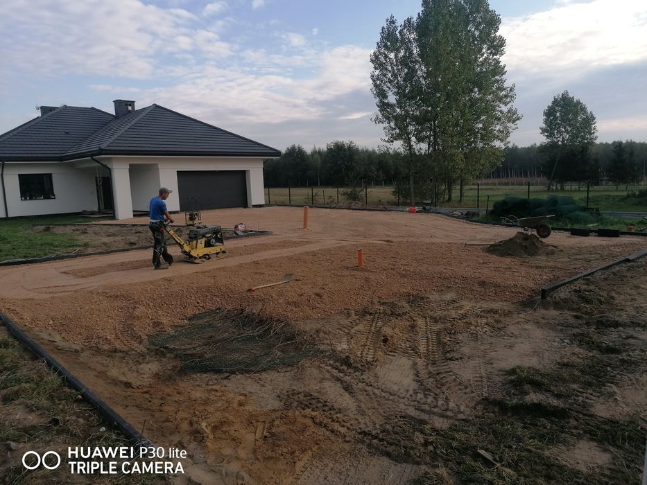 Utwardzanie terenu minikoparka KoparkoŁadowarka Suchy beton piach