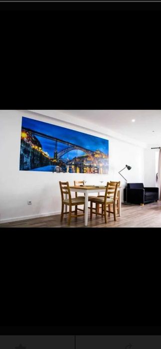 Se Aluga  Via Santa Catarina (Bolhão) Metro a 30 segundos.