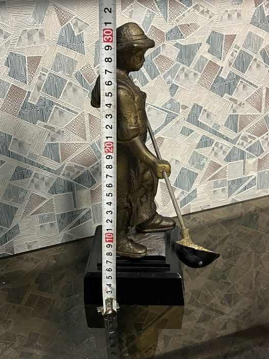 Статуетка Сталевар. Сталевар скульптура