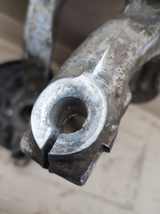 Передня цапфа поворотний кулак лівий і правий Ауді А4В6,А4В7..